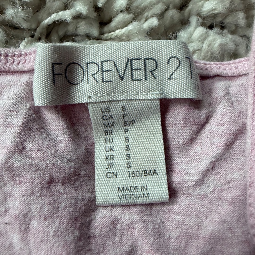 Forever 21 comfortable, and casual spring attire cute women’s Soft Pink Camisole - Picture 3 of 4